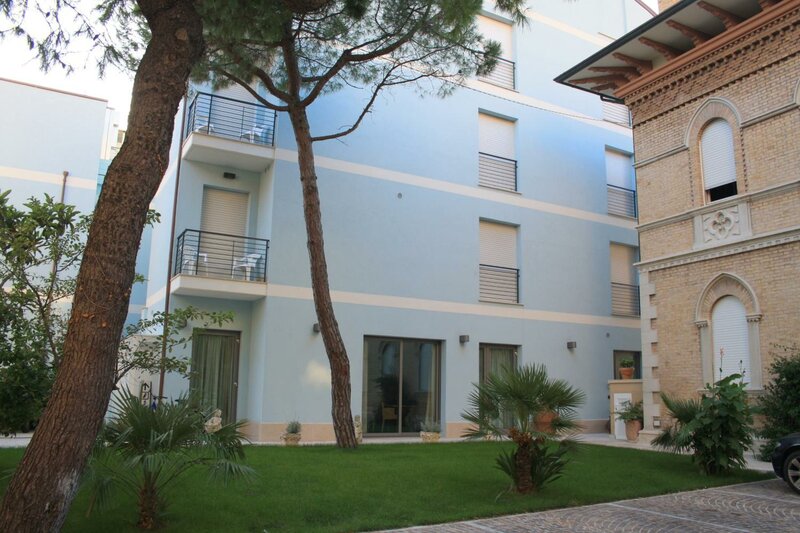 Гостиница Hotel Chiaraluna