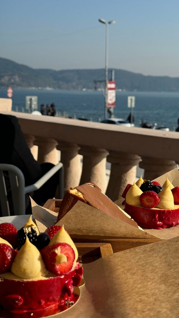 Coffee shop Espressolab Sariyer Old Büyükdere Pier, Istanbul, photo