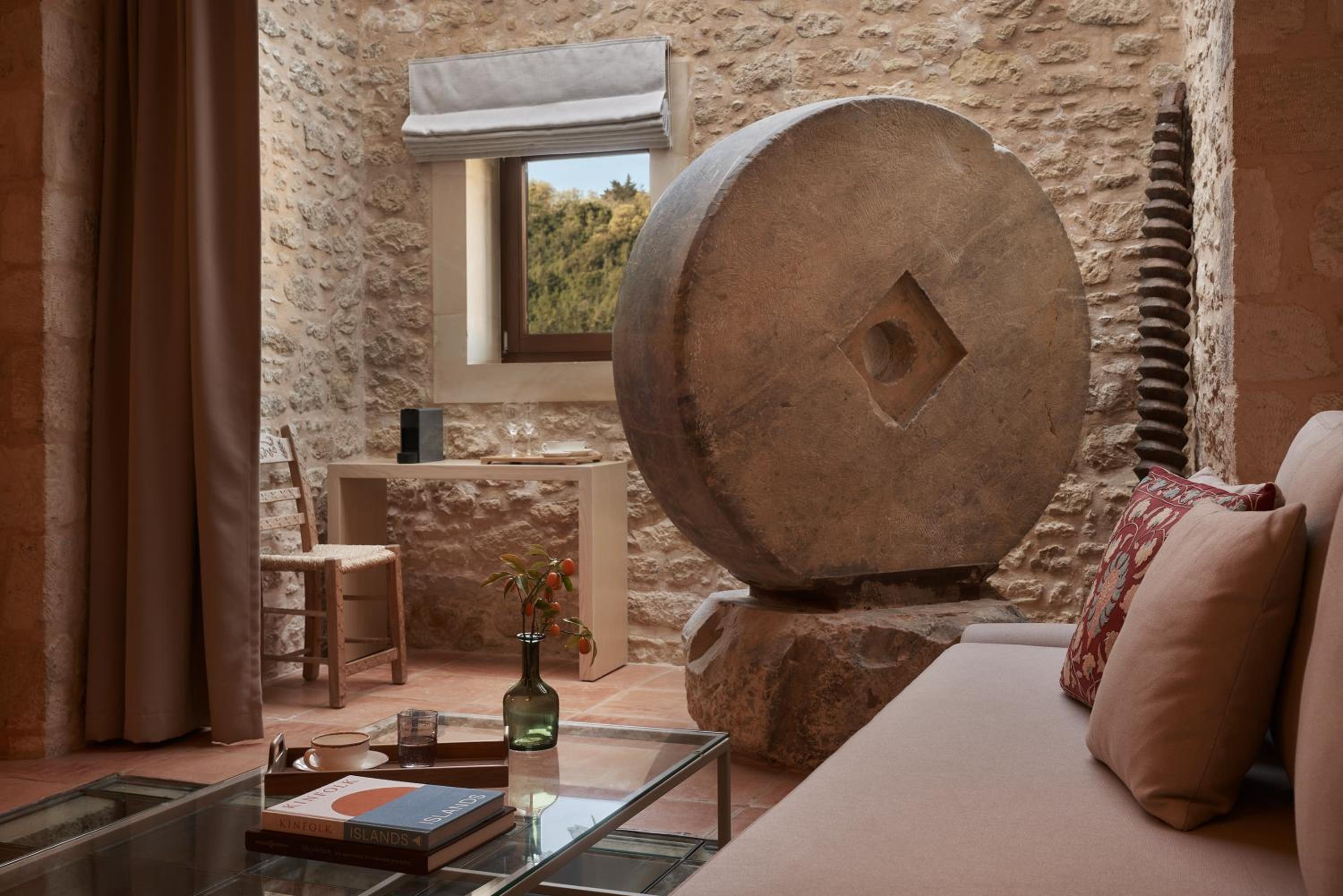 Фото Kapsaliana Village Hotel