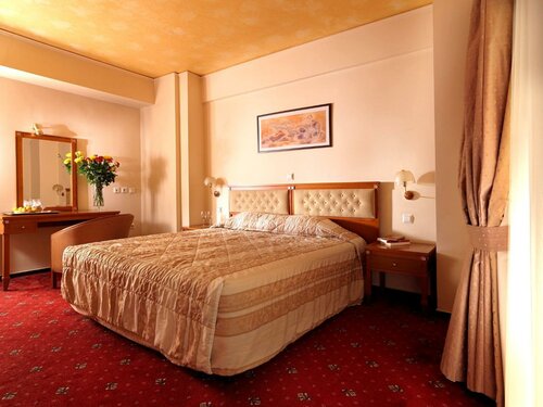 Гостиница Savoy Hotel в Пирее