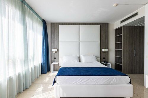 Гостиница Hotel Cristallo Riccione в Риччоне