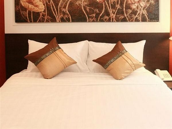 Фото Mirth Sathorn Hotel