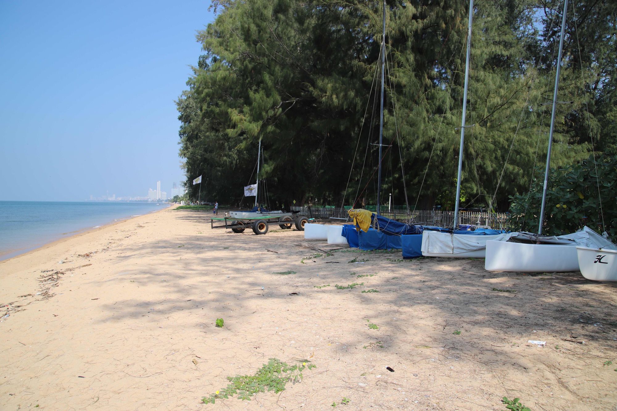 Фото Baan Dhewaran Beachfront Villa