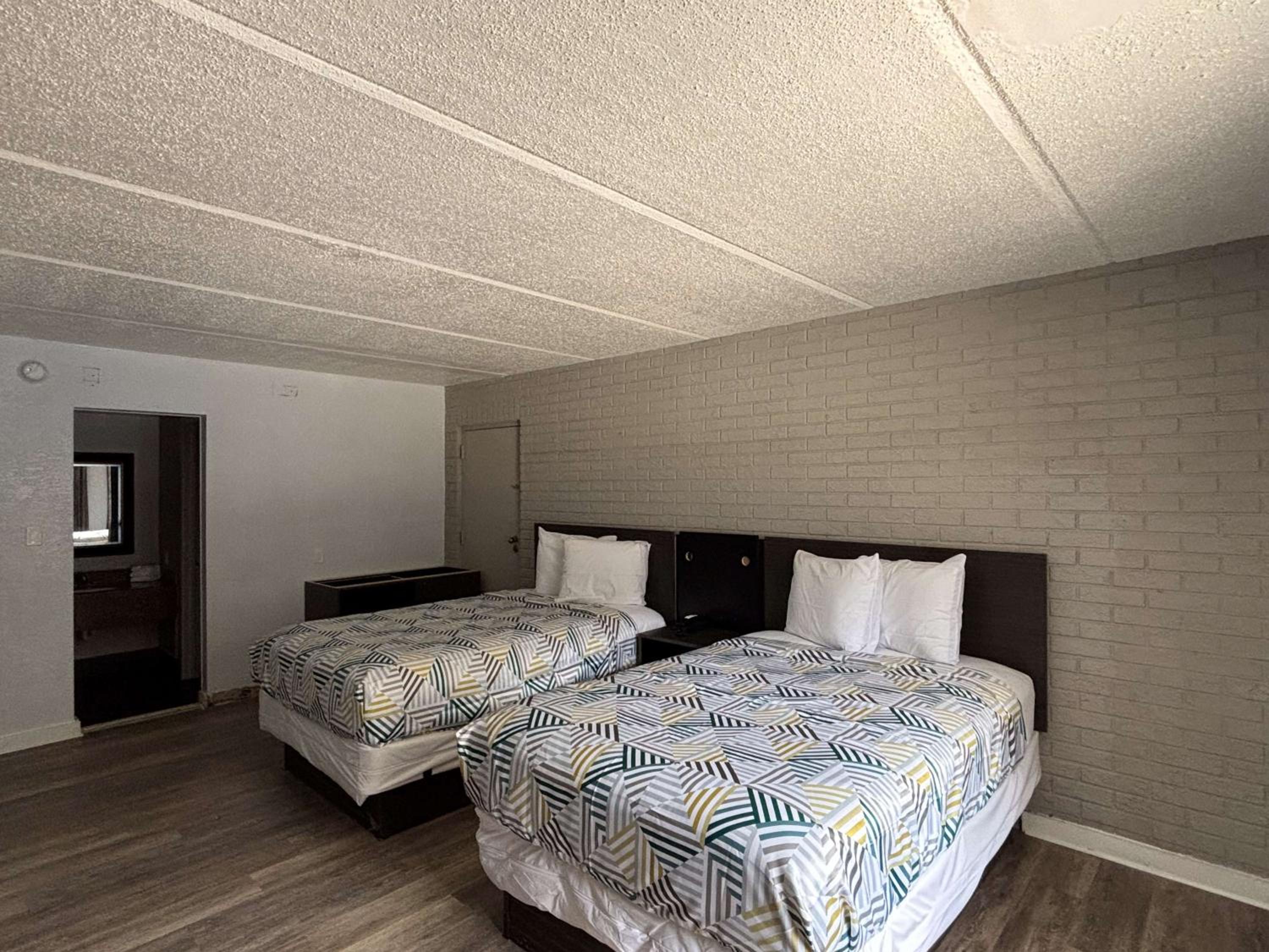 Фото La Casa Inn & Suites