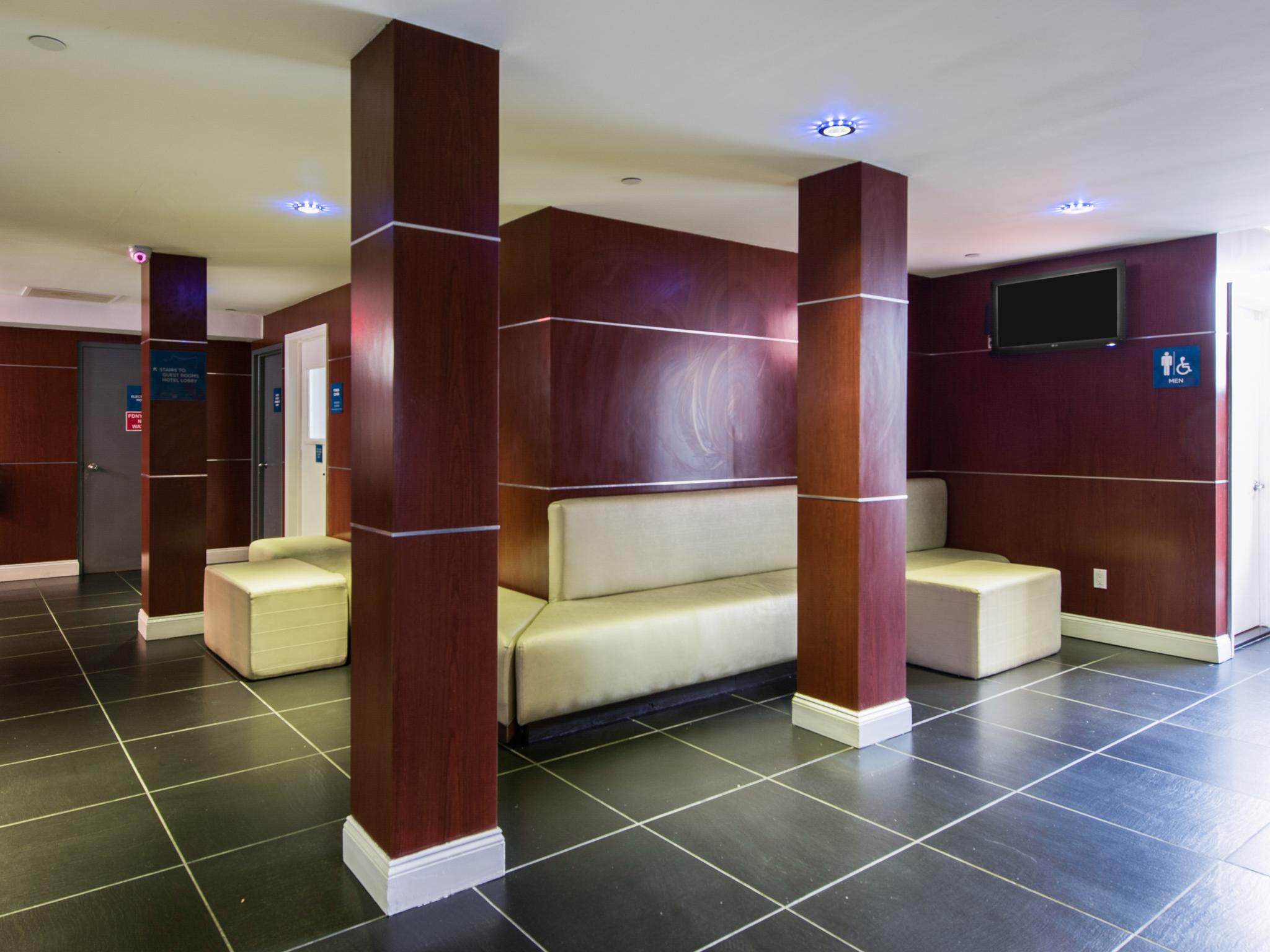 Фото Wyndham Garden Long Island City