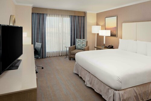 Гостиница DoubleTree by Hilton Irvine - Spectrum в Ирвайне