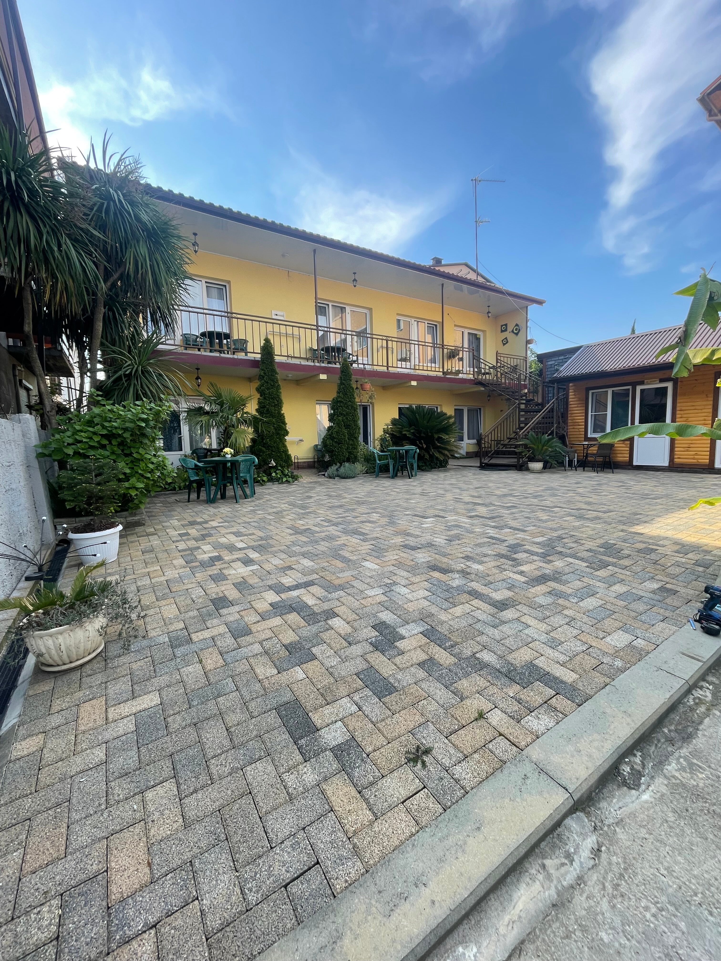 Фото Солнечный дворик