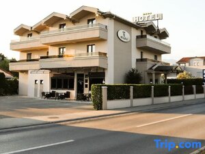 Гостиница Hotel Holiday