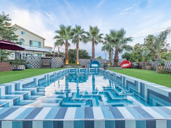 Фото Jeju Bunker Hotel & Resort