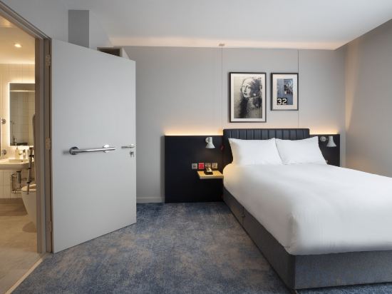 Фото Leonardo Hotel Bristol City