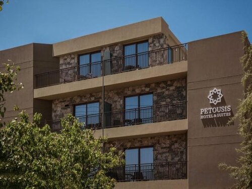 Внешний вид отеля Petousis Hotel & Suites в Муниципальной единице Газиу, фото 4