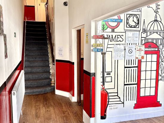 Фото Saint James Backpackers