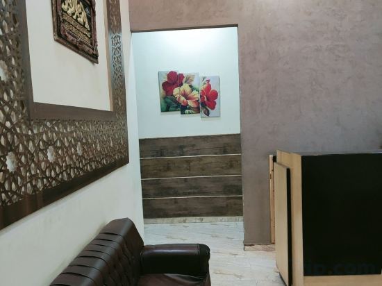 Фото The Emerald Hostel