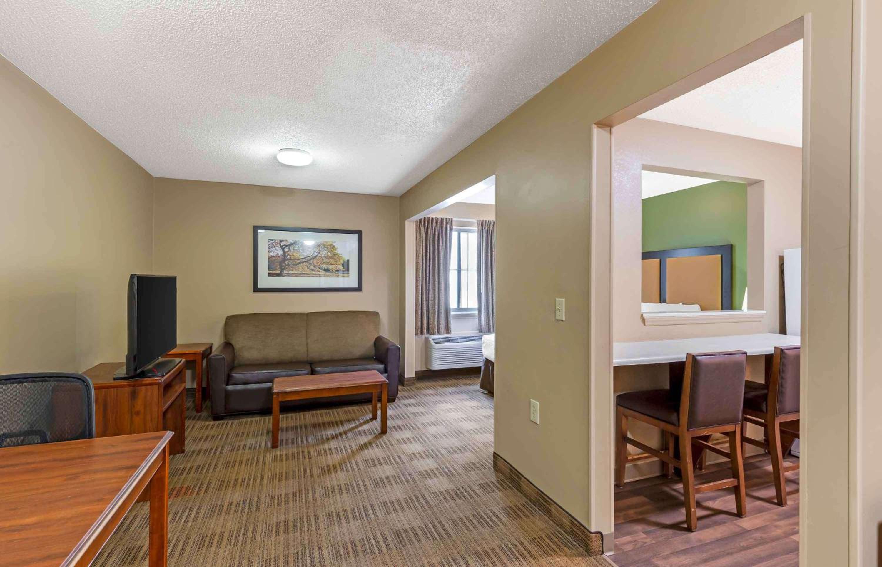 Фото Extended Stay America Suites Raleigh Midtown