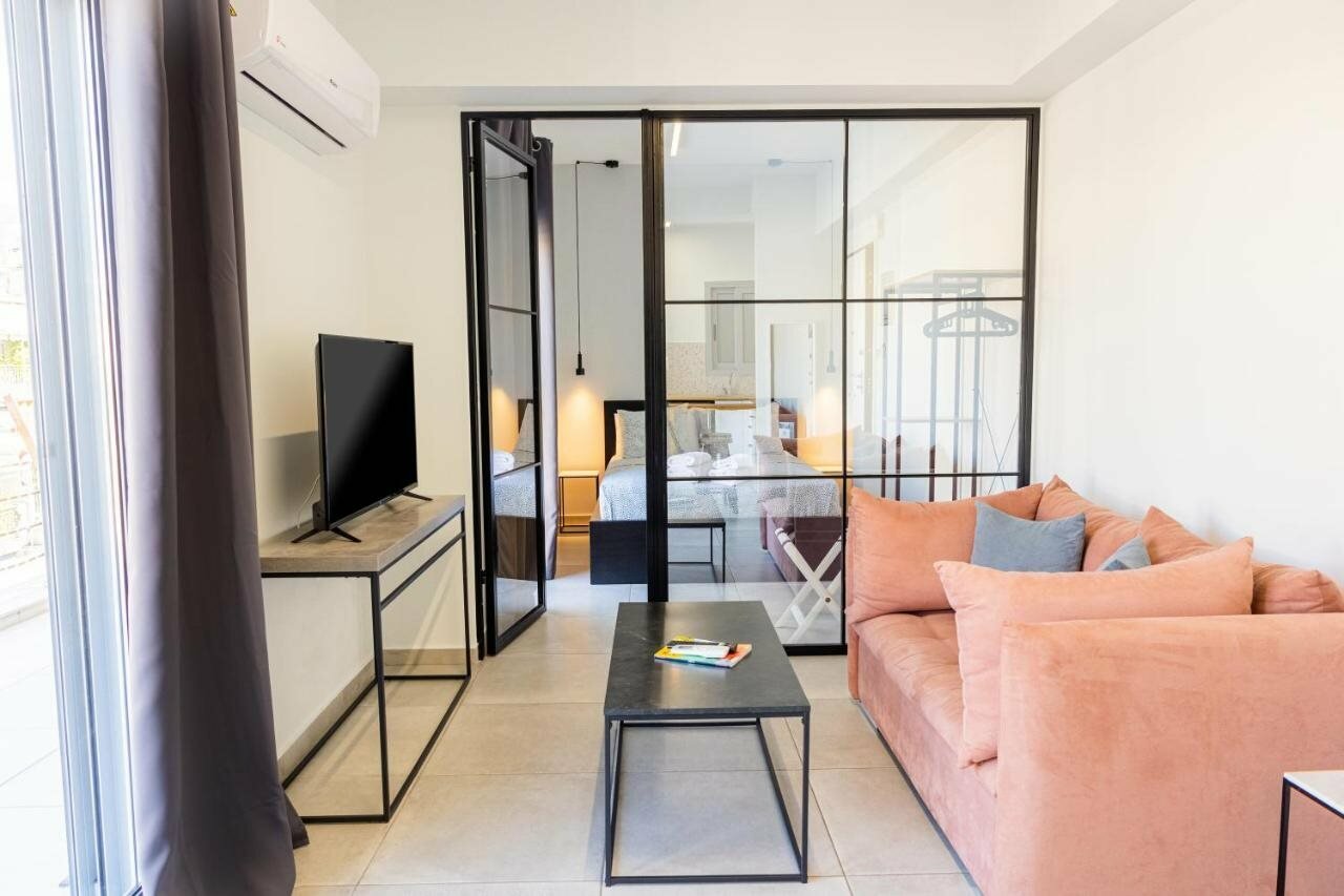 Фото Omnia Pagrati Apartments