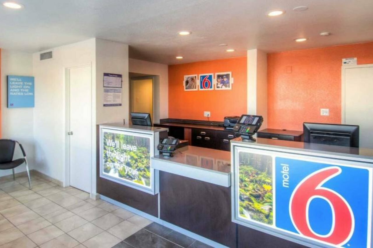 Фото Motel 6 Redding, Ca - North