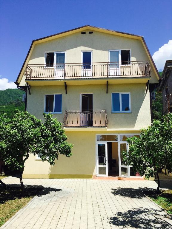 Фото отеля 2