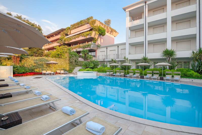 Гостиница Hotel Nazionale в Дезенцано-дель-Гарда