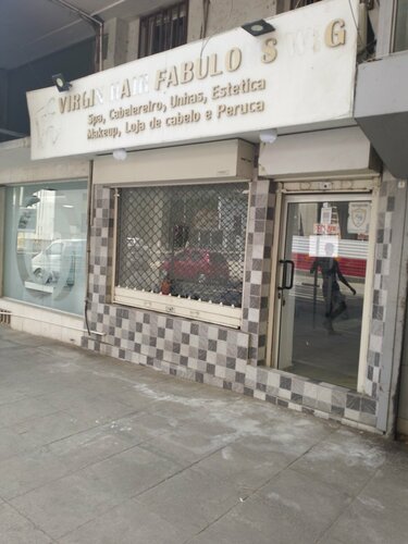 Hairdresser Virginhairfabulouswig, Loanda, photo