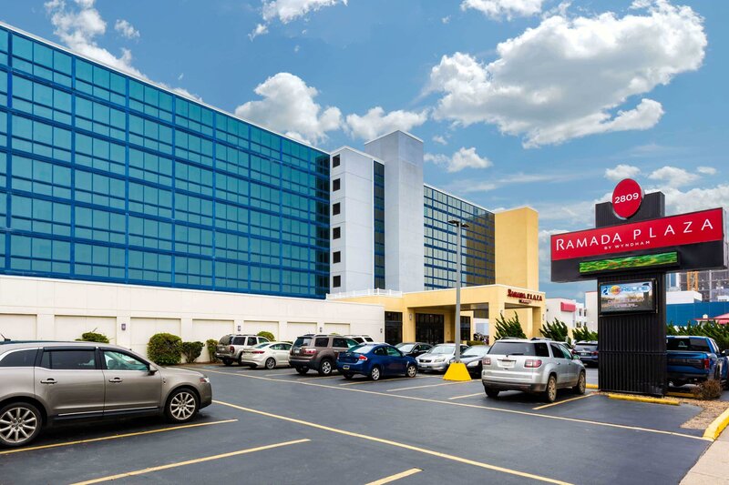 Гостиница Ramada Plaza by Wyndham Virginia Beach в Вирджиния-Бич