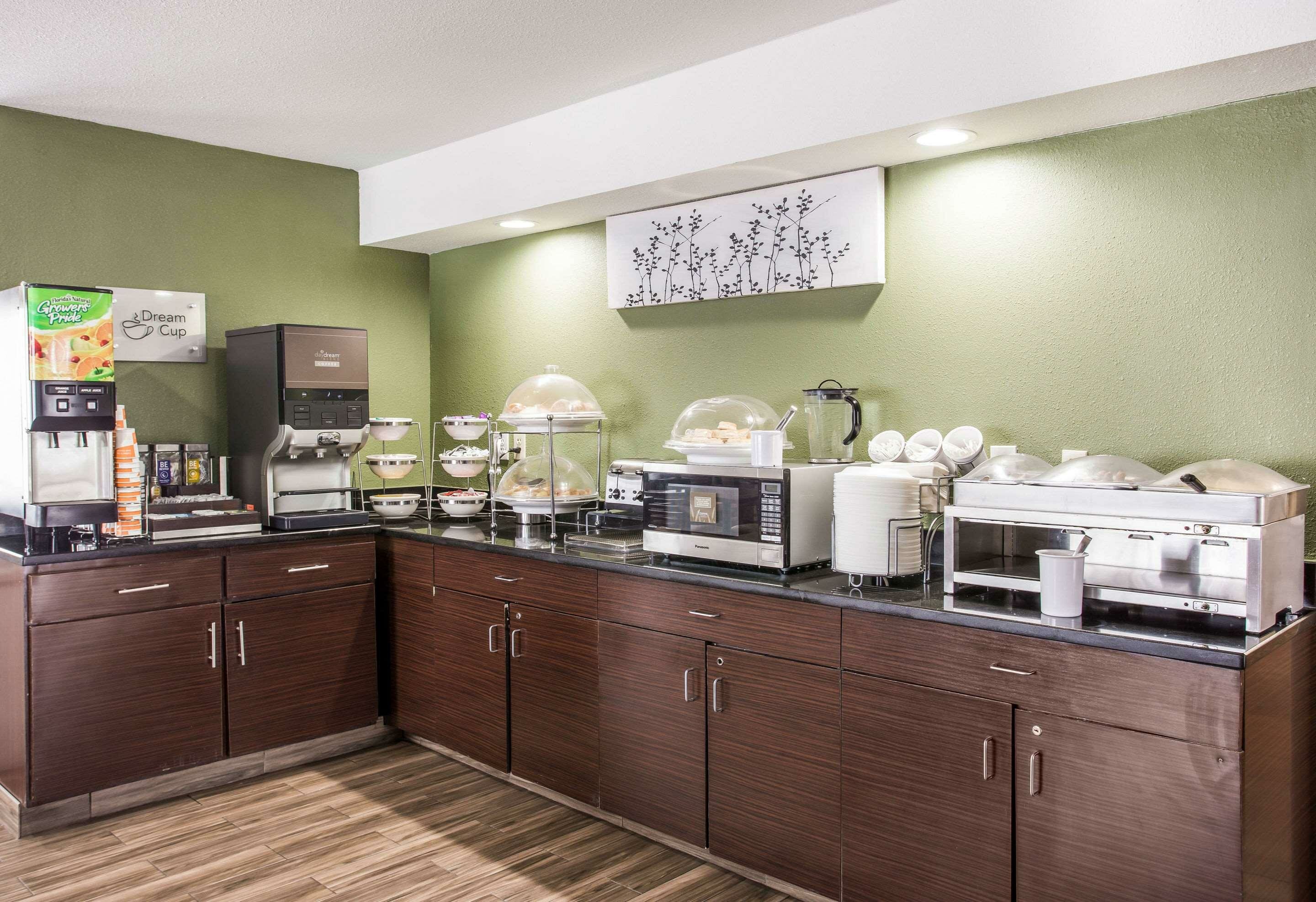 Фото Sleep Inn Kansas City International Airport