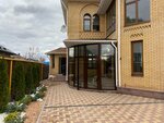 Okna House (Bukharskaya ulitsa, 4Ак1) ، شبابيك