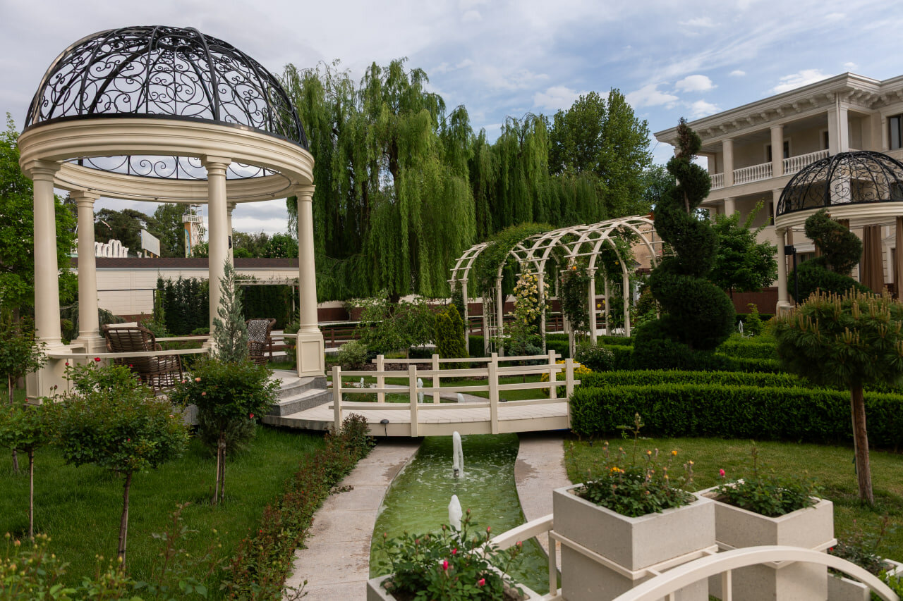 Фото Zarafshon Parkside Hotel