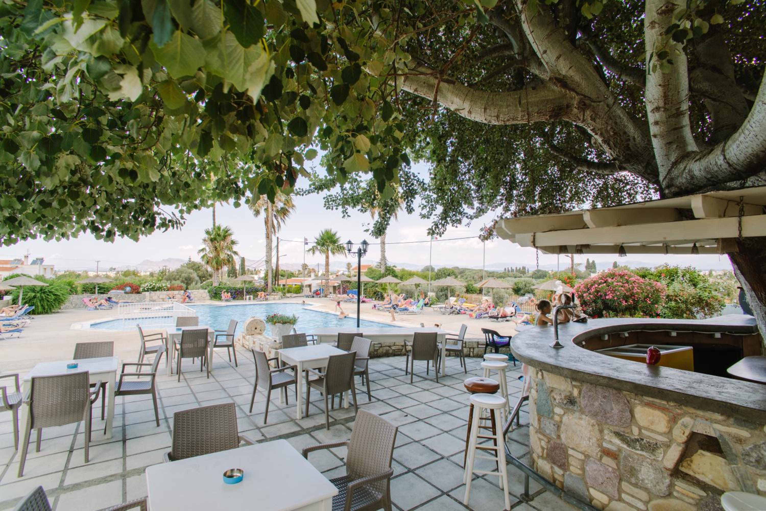 Фото Ampavris Family Apartments