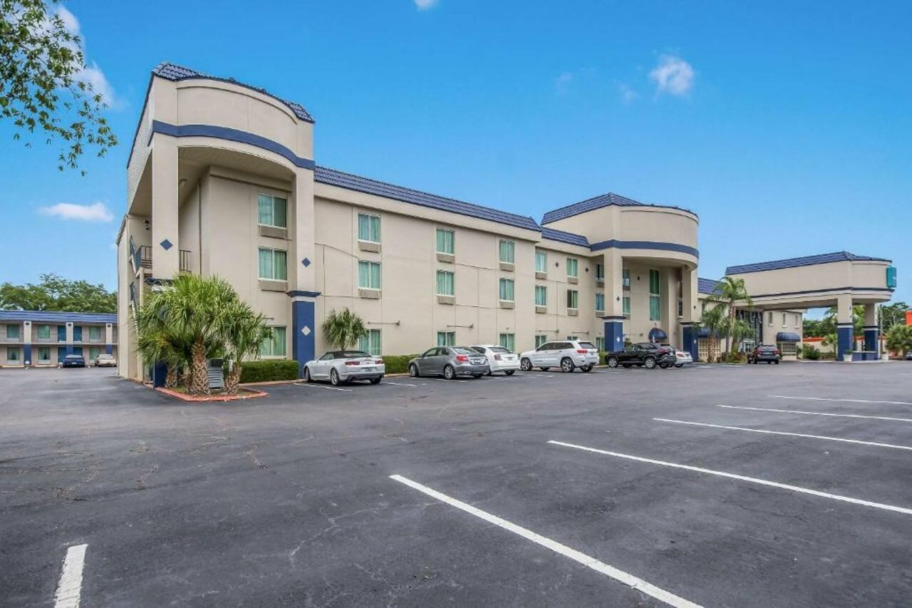 Фото Clarion Inn & Suites Central Clearwater Beach