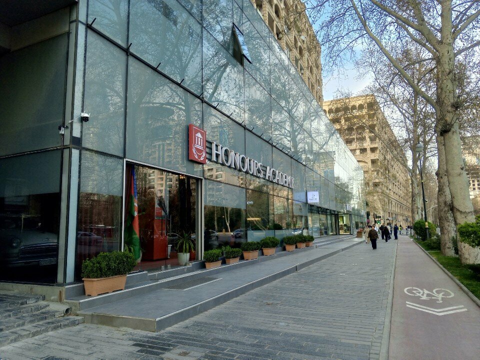 مدرسة Honours Academy - Institute of Finance and Business Management ، باكو، صورة