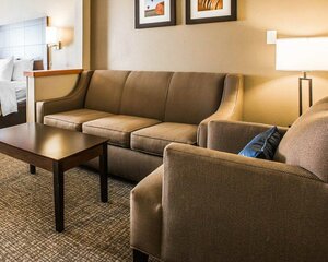 Гостиница Comfort Inn & Suites Waterloo - Cedar Falls