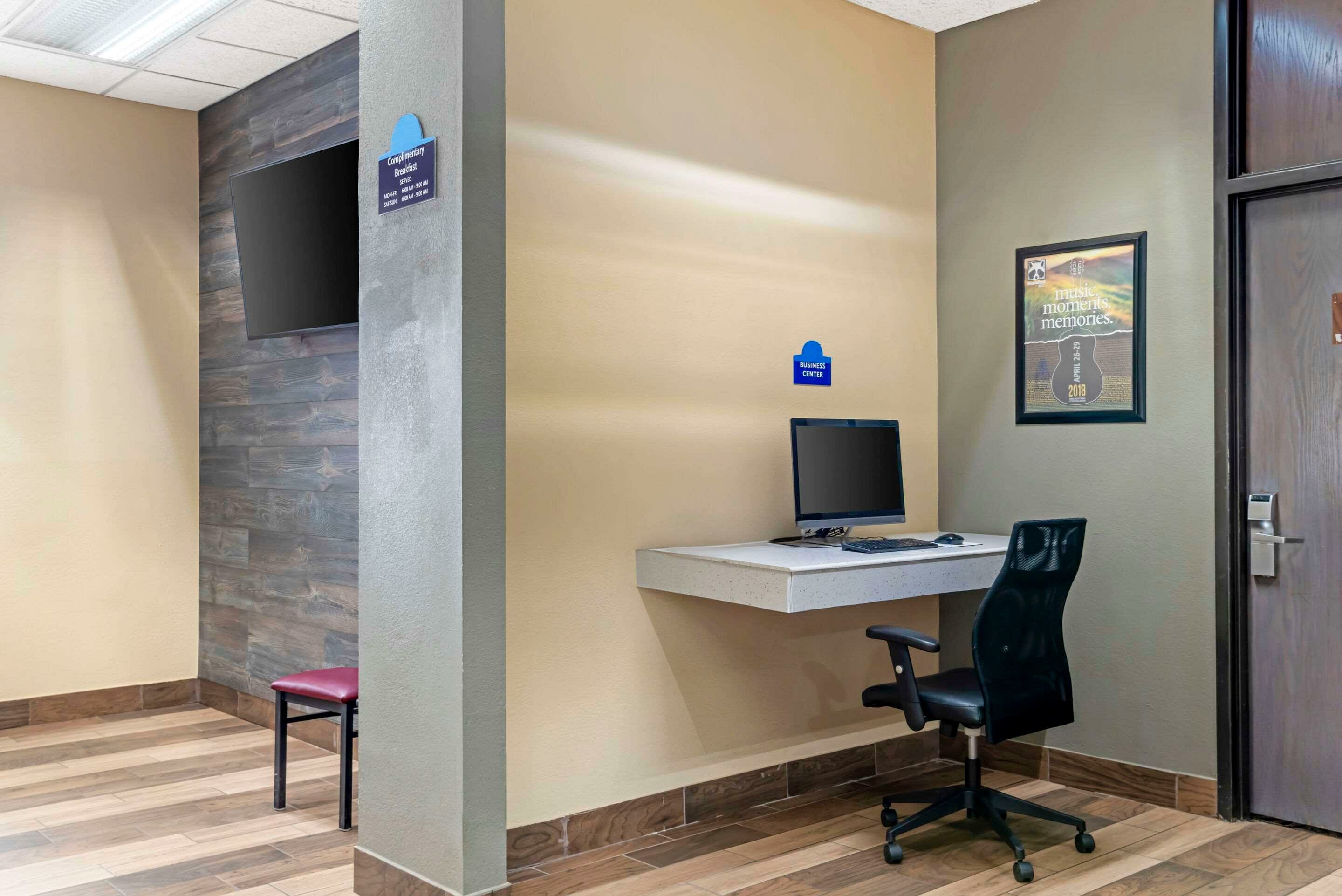 Фото Days Inn by Wyndham Wilkesboro