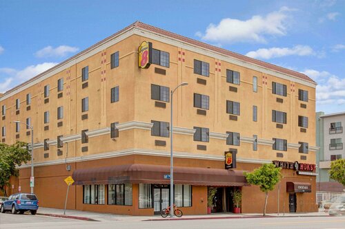 Гостиница Super 8 by Wyndham Hollywood LA Area в Лос-Анджелесе