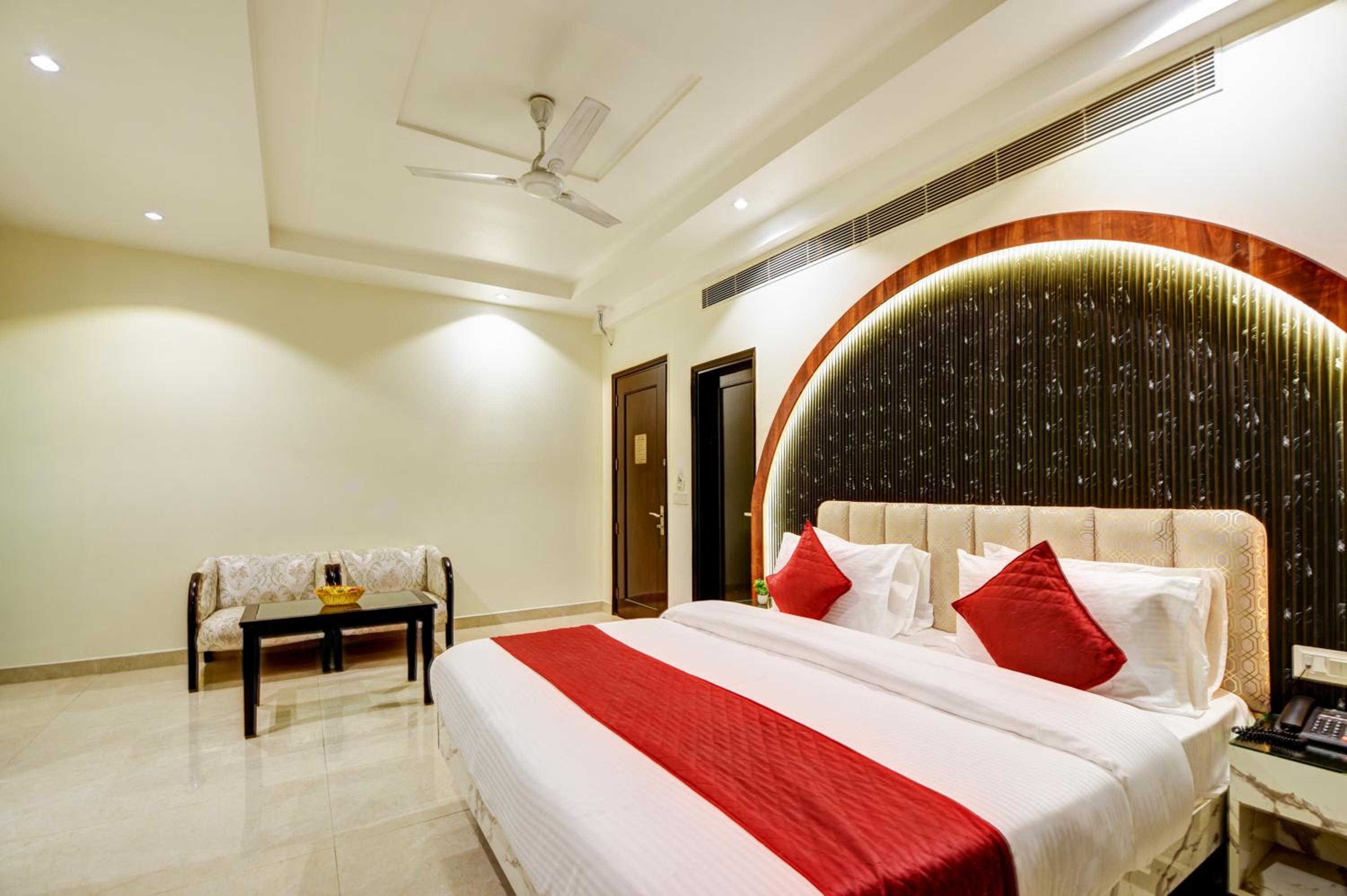 Фото Krishina Hotel