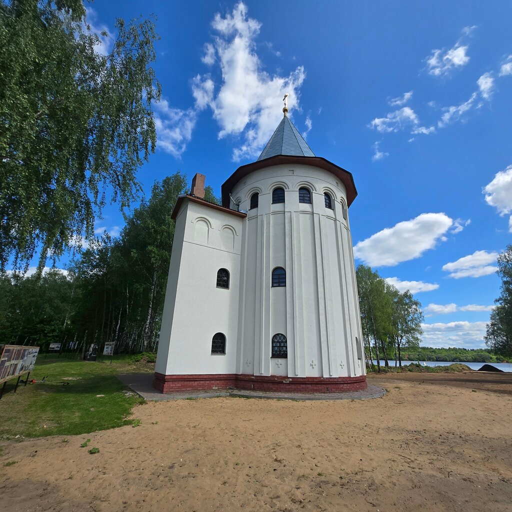 Chapel, memorial cross Chapel of Makary Kalyazinsky on Monastyrsky Island, Tver Oblast, photo