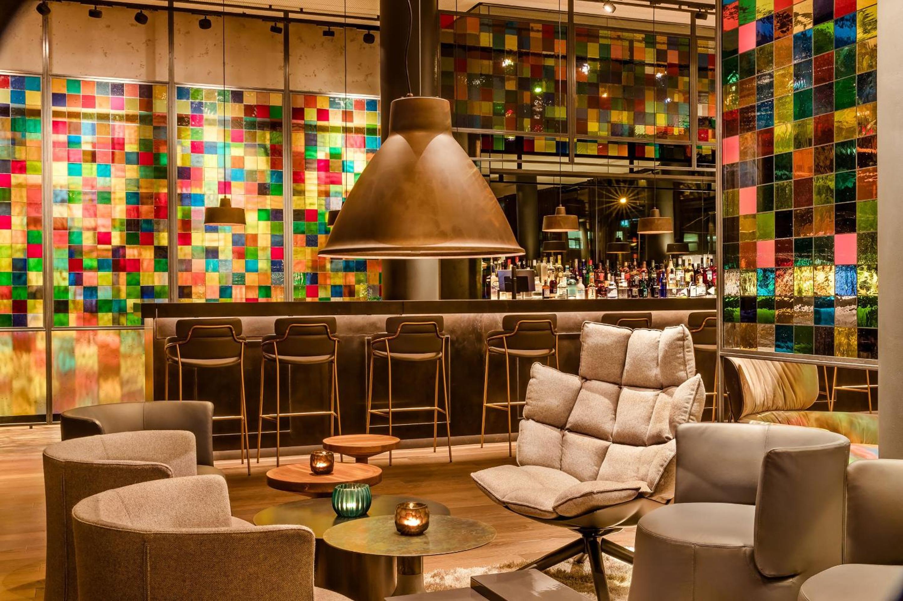 Фото Motel One Köln-Neumarkt