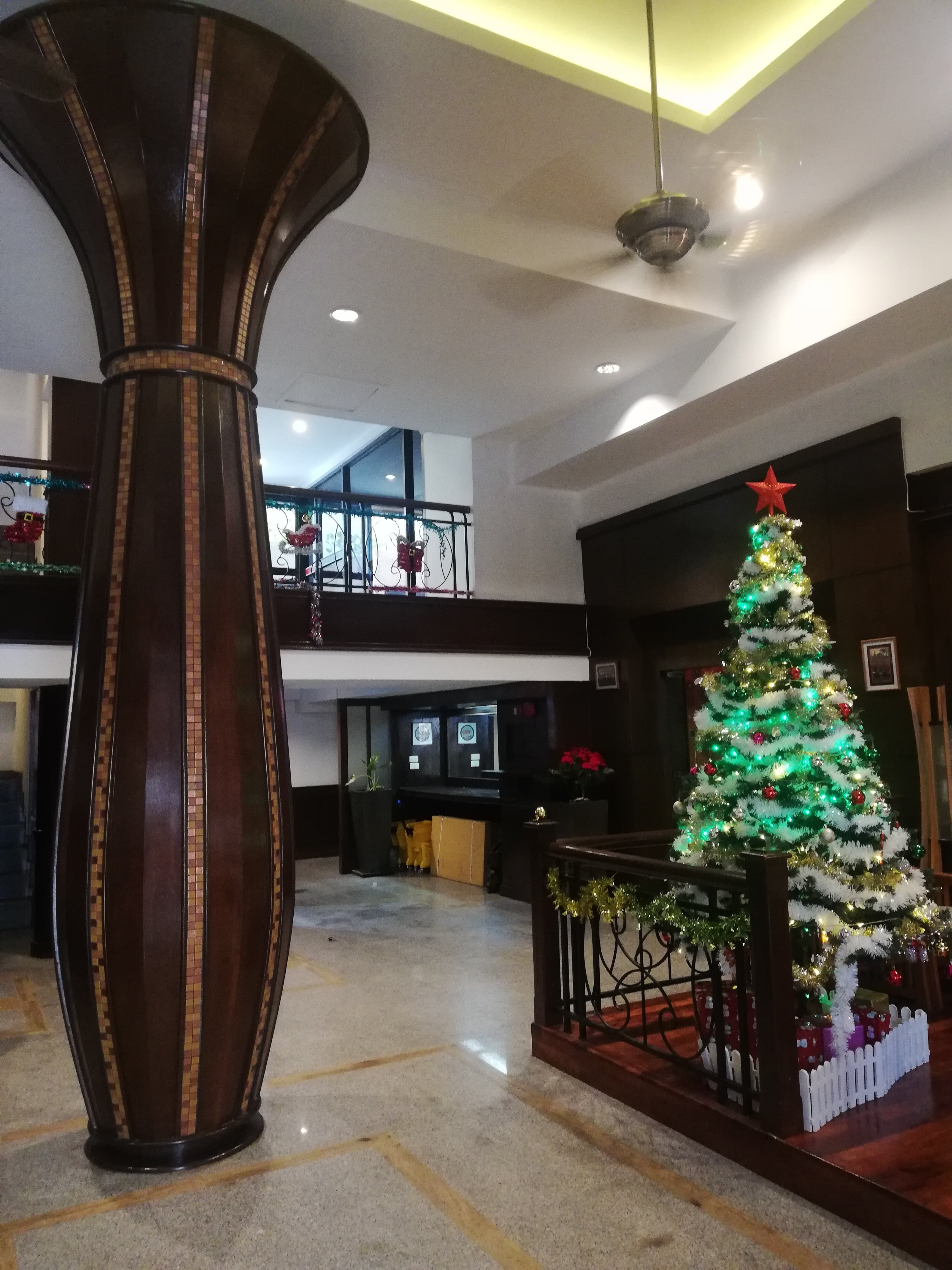 Фото Rattana Karon Beach Hotel