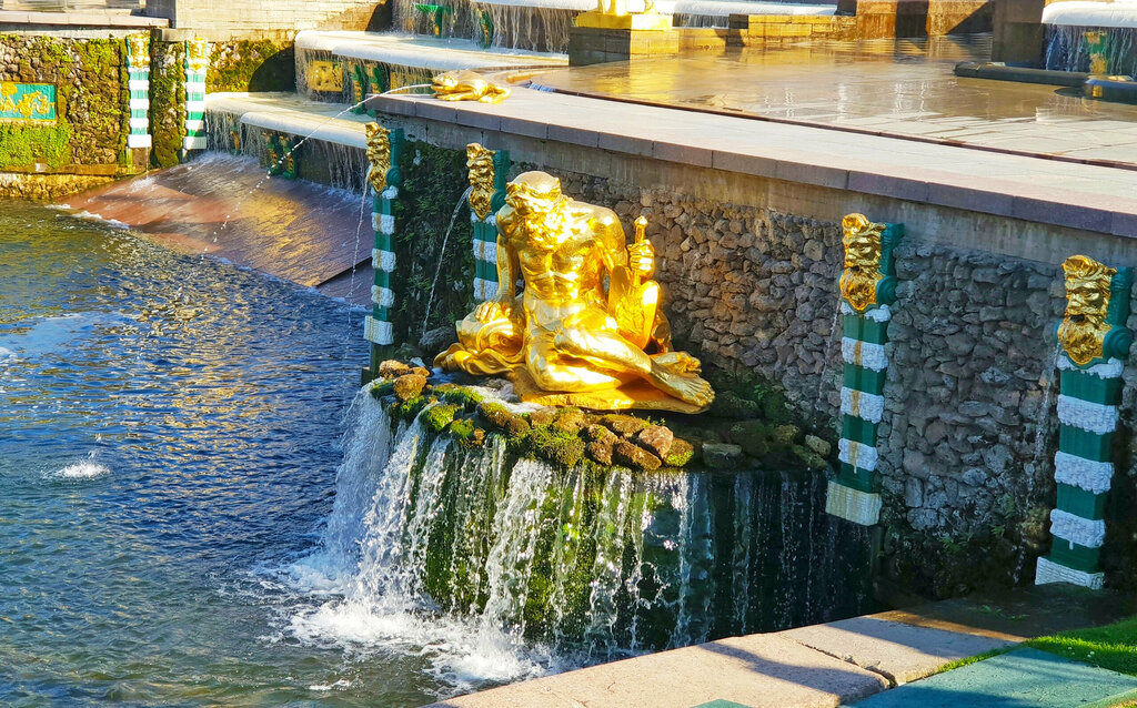 Fountain Volkhov Fountain, Peterhof, photo