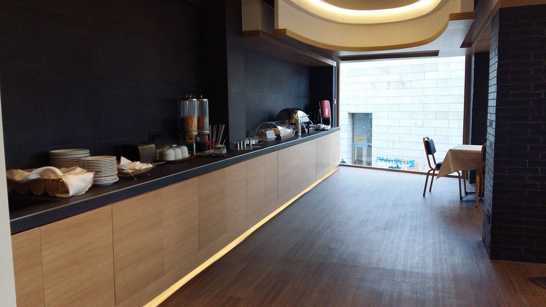 Фото Adonis City Hotel