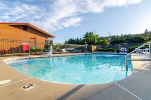 Гостиница Econolodge Inn & Suites