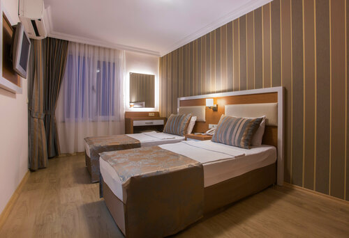 Гостиница Lonicera City Hotel в Аланье
