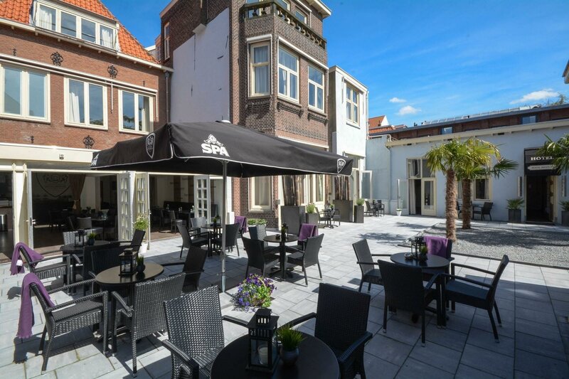 Гостиница Hotel Royal Bridges в Делфте