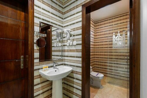 Гостиница Al Qasr Hotel Suites Airport в Хамис-Мушаите
