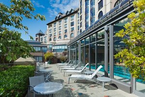 Гостиница Delta Victoria Ocean Pointe Resort and SPA