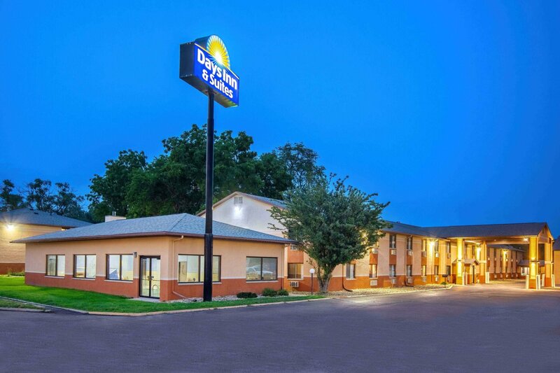 Гостиница Days Inn & Suites by Wyndham Waterloo в Ватерлоо