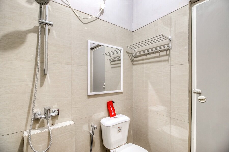 Фото RedDoorz near Malioboro Tugu Station Jogja 2