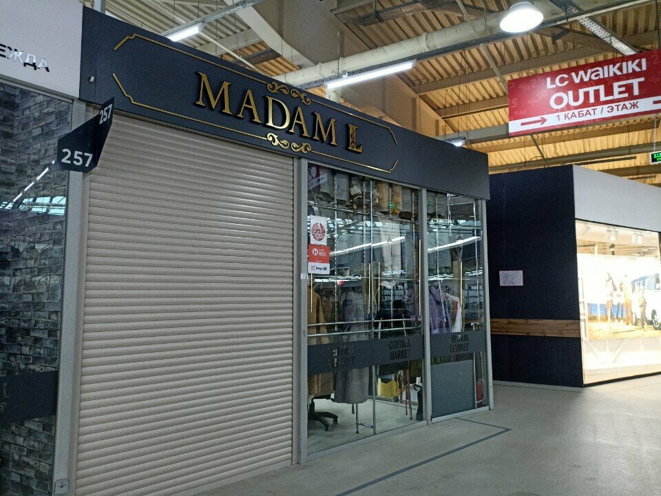 Clothing store Madam L, Astana, photo