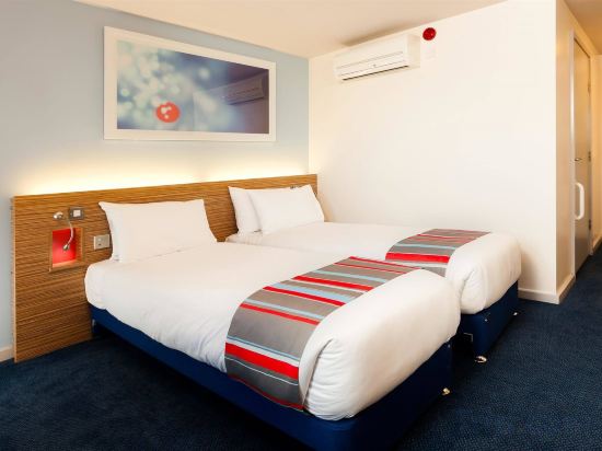 Фото Travelodge London Bethnel Green