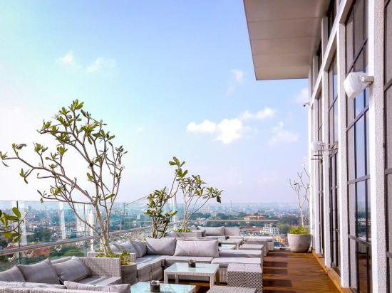 Фото Jetwing Colombo Seven