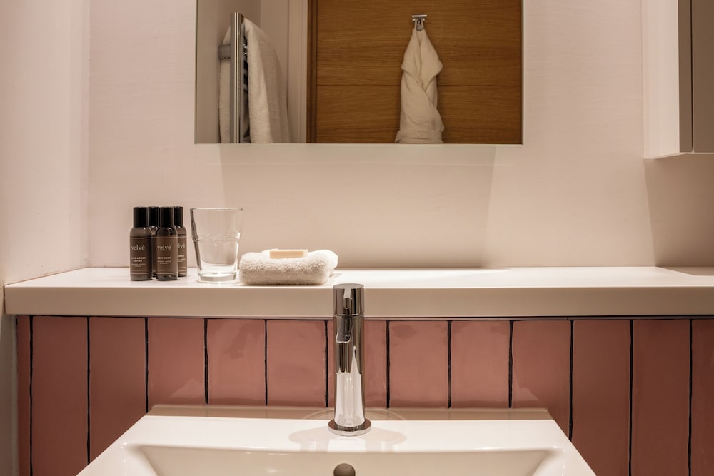 Фото Rockwell East